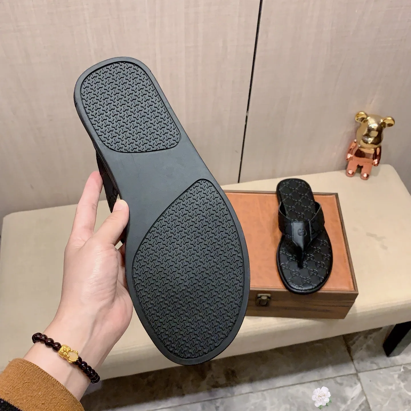 Slippers: New model: Factory price: 240💰💰🎩🎩🔥🔥《 Gucci* 》Series of slippers top purchasing agent🔍🔍Sold simultaneously for men, original Italian imported webbing made of selected cowhide, exquisite workmanship,), sole: (super comfortable) original factory special sole, ⚠️exclusive double-layer movable molded sole super comfortable⚠️, real shot🎬the real thing is more beautiful🔍🔍266 regular code 38-45,